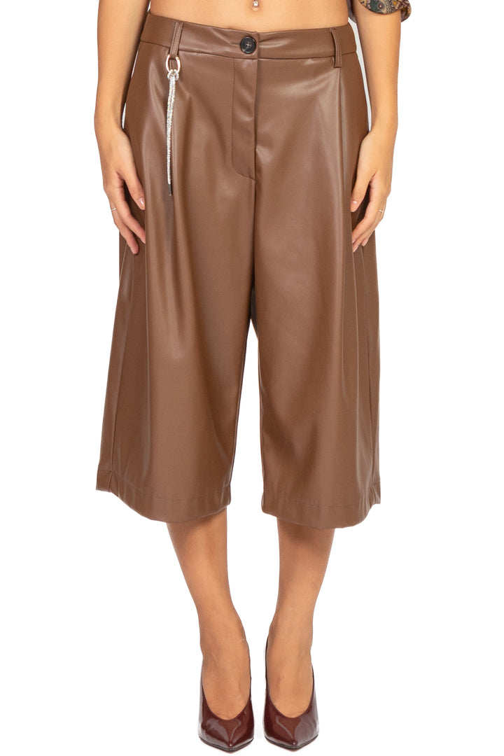 Imperial - Bermuda ecopelle con charm strass Art. D449KGJ