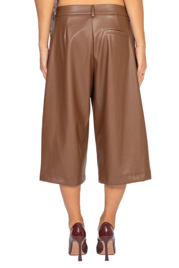 Imperial - Bermuda ecopelle con charm strass Art. D449KGJ