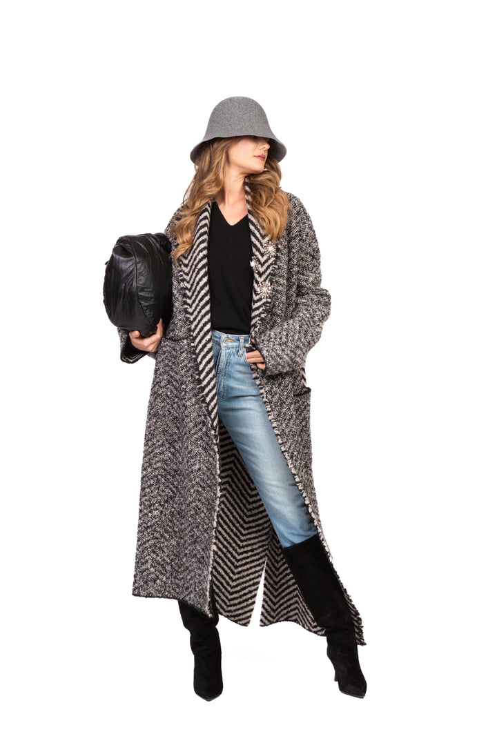 Vicolo - Cappotto in maglia bouclè con spille e cintura Art. 55001F