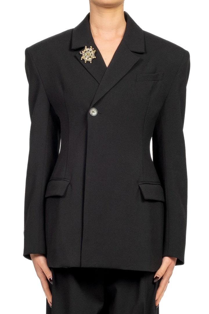 Tensione In - Giacca bottone asimmetrico con spilla Art. W25J727