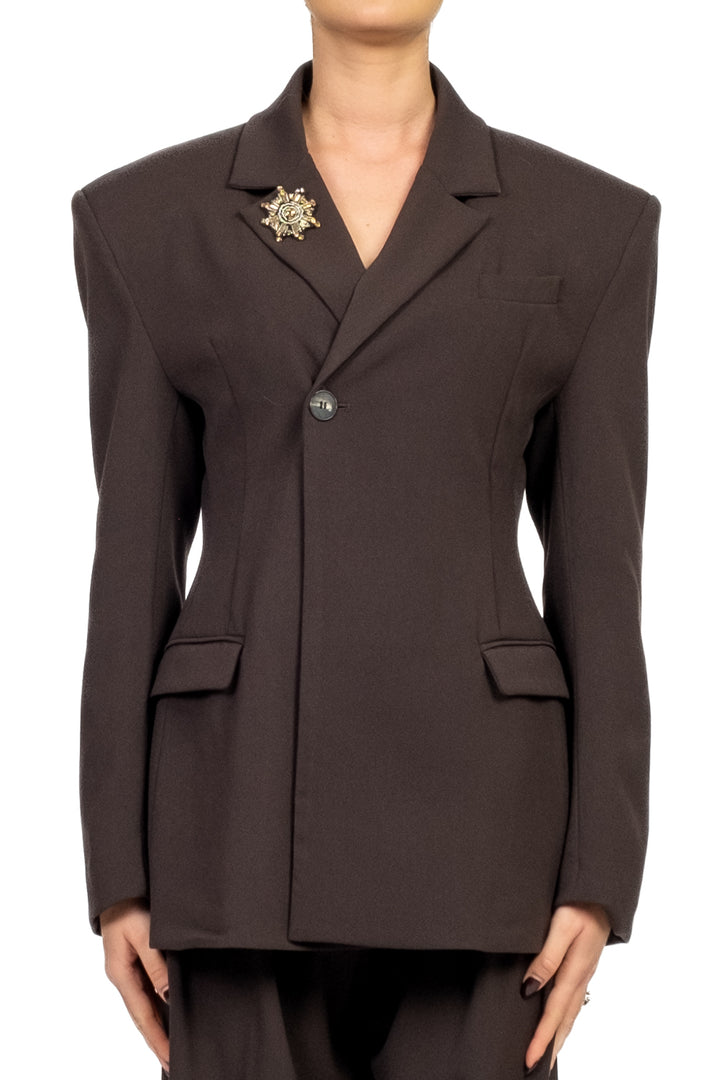 Tensione In - Giacca bottone asimmetrico con spilla Art. W25J727