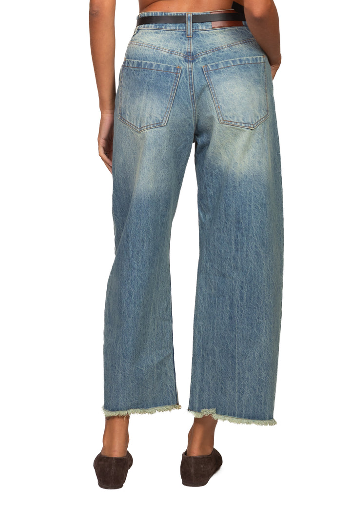 Tensione In - Jeans sfrangiato con cintura Art. W26P213