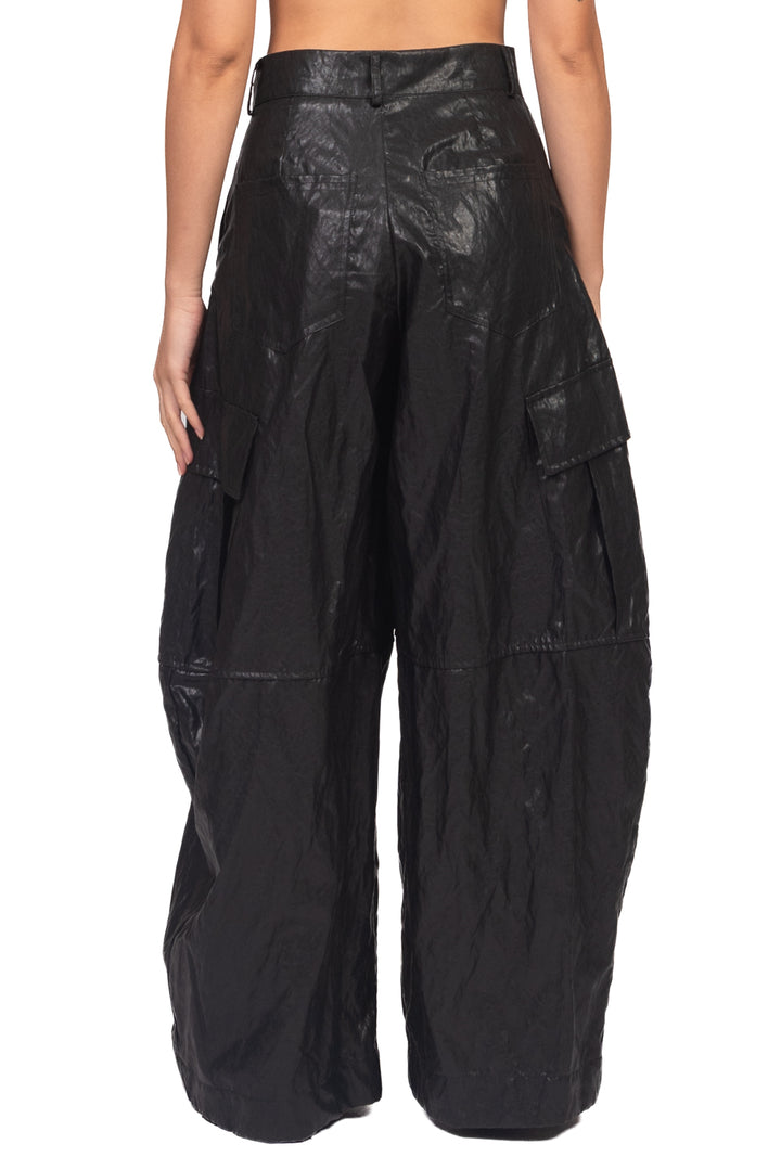 Tensione In - Pantalone barrel ecopelle stropicciata Art. GH656