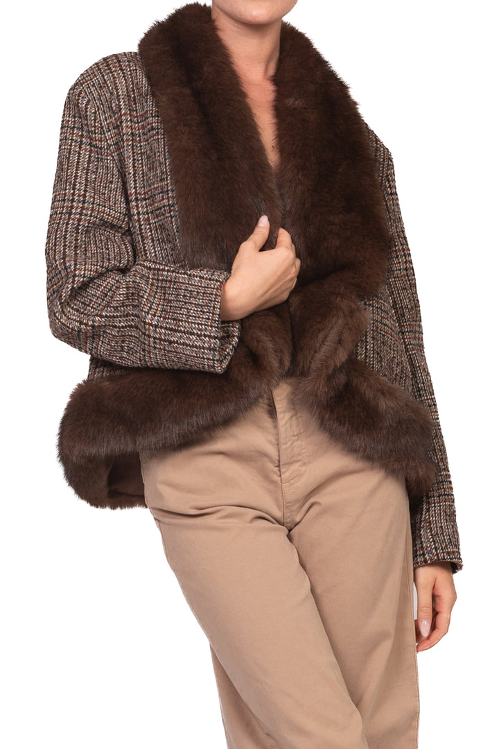 Tensione In - Cappotto corto in tweed profilo pelliccia Art. FW260071