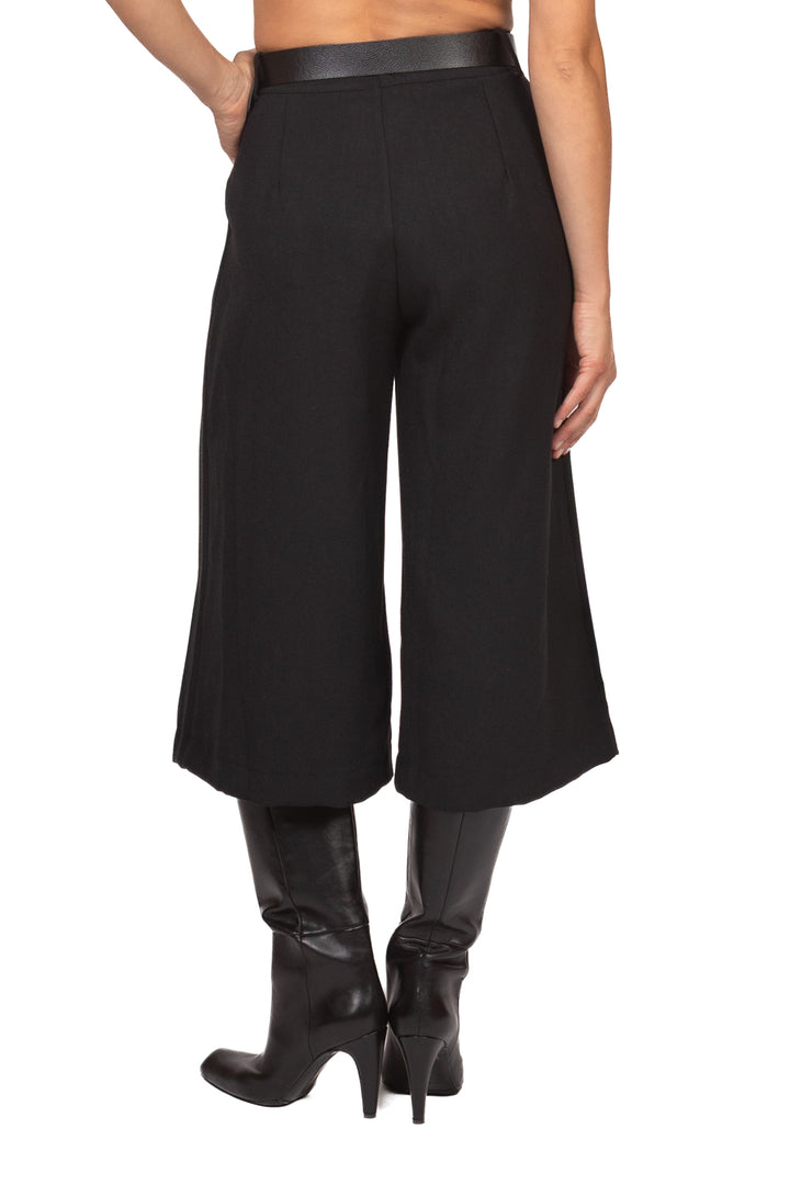 Tensione In - Bermuda spigato con pinces Art. FW260062