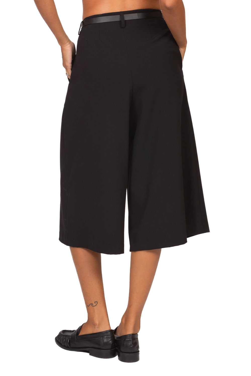 Tensione In - Bermuda pinces con cintura Art. W26P498