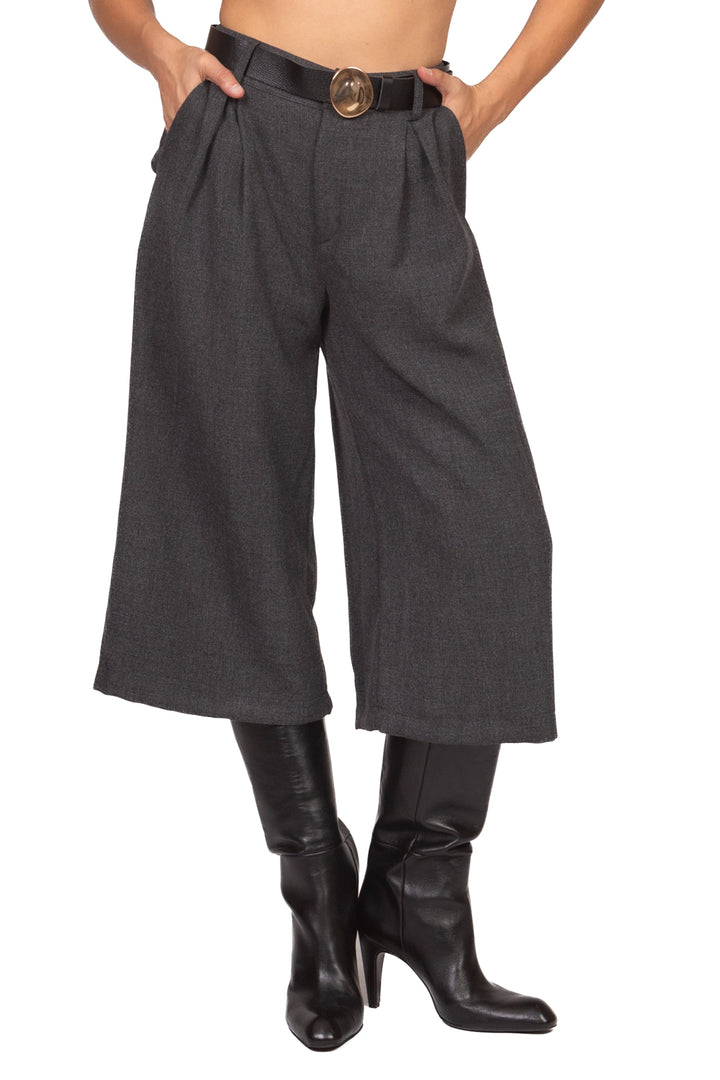 Tensione In - Bermuda spigato con pinces Art. FW260062