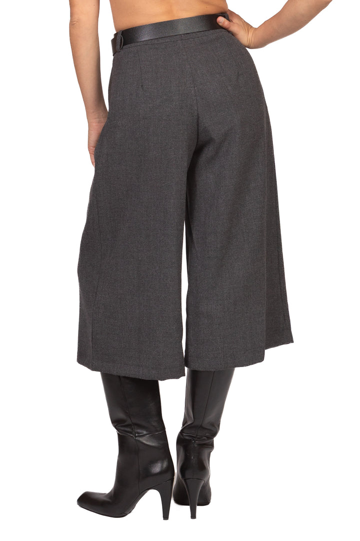 Tensione In - Bermuda spigato con pinces Art. FW260062