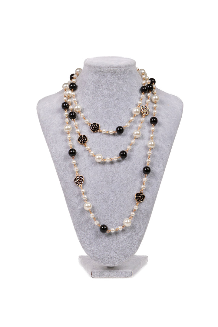 Upper - Collana lunga con perle e fiori