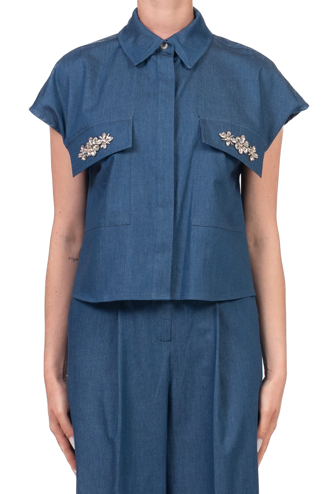 Tensione In - Camicia smanicata con taschini gioiello Art. 26C5092
