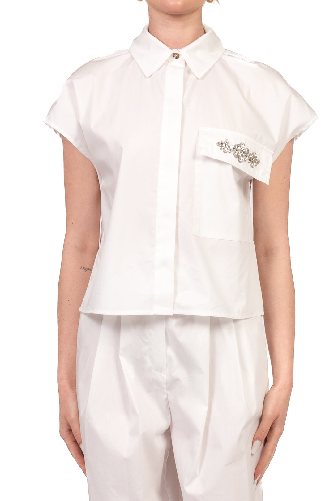 Tensione In - Camicia smanicata con taschino gioiello Art. 26C5101