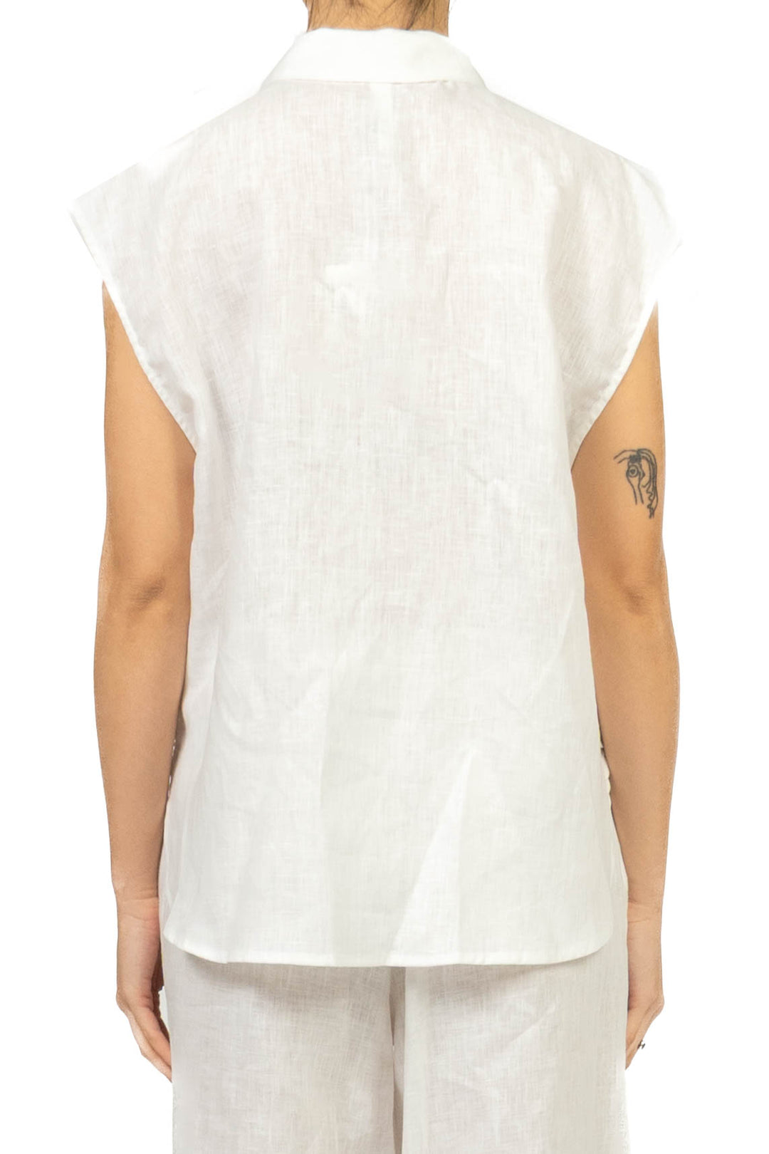 Tensione In - Camicia in lino smanicata con tasca palliates Art. S26CG45