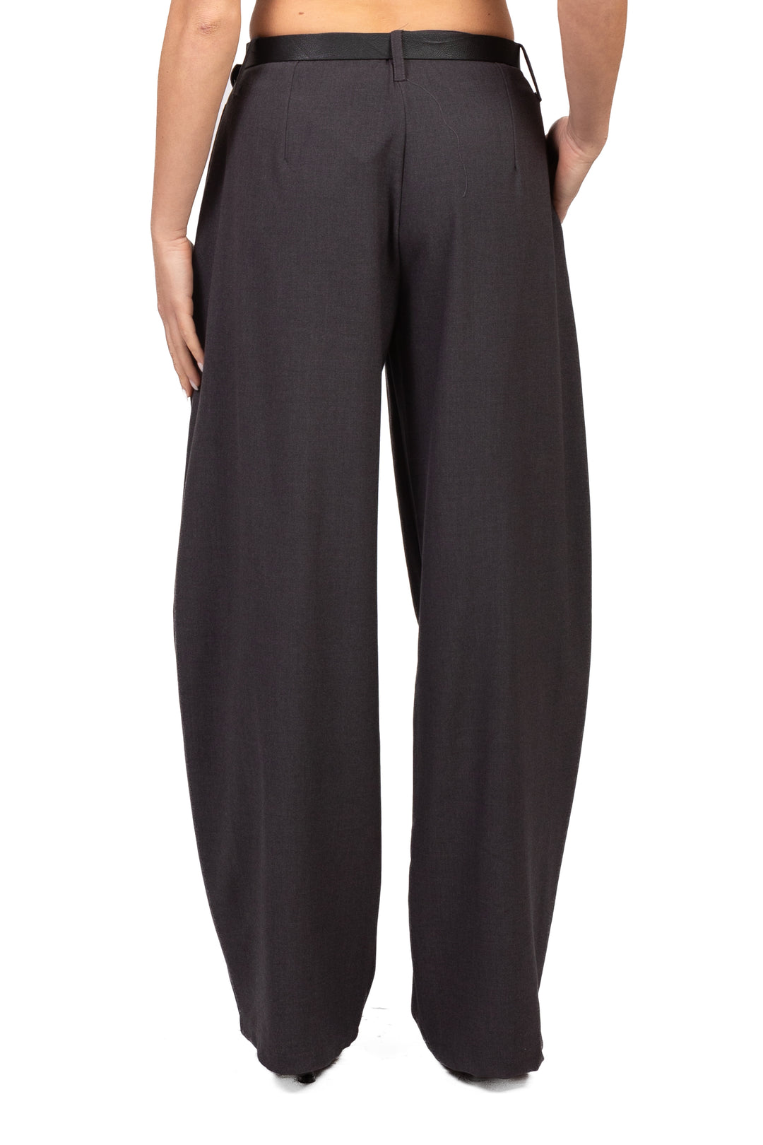 Tensione In - Pantalone barrel con pinces Art. FW260175