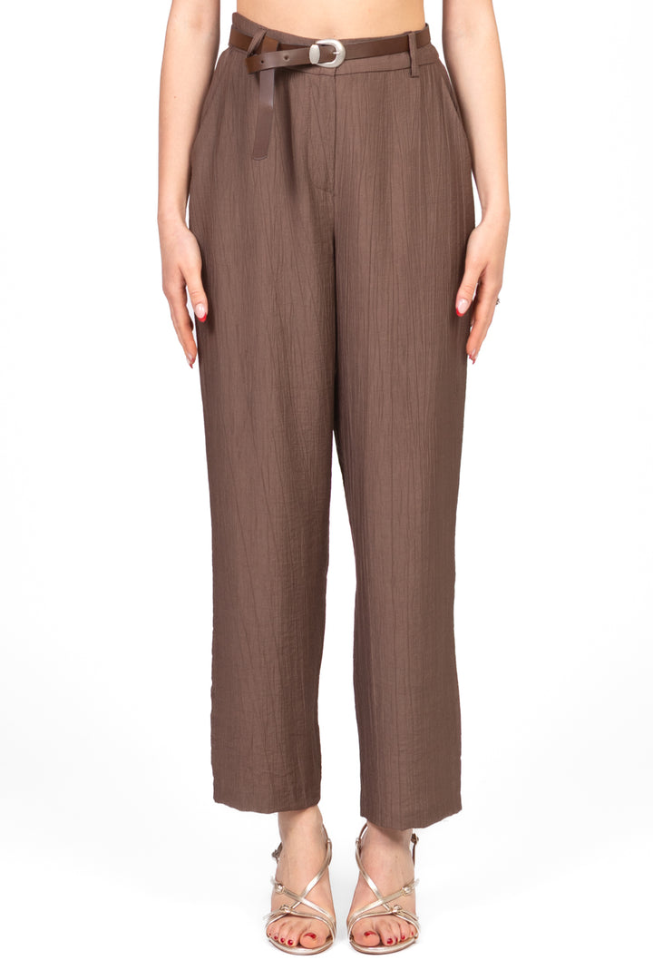 Tensione In - Pantalone goffrato carrot con cinta Art. 25P7626