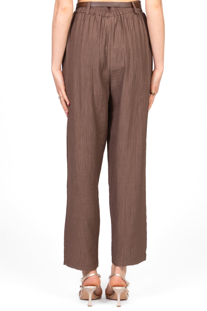 Tensione In - Pantalone goffrato carrot con cinta Art. 25P7626