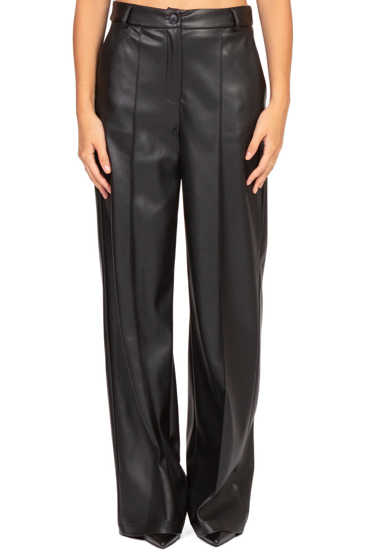 Tensione In - Pantalone ecopelle gamba dritta Art. 26P647