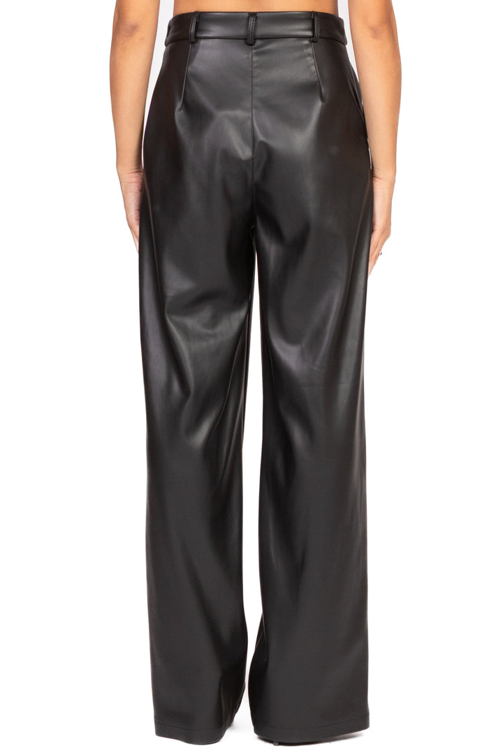 Tensione In - Pantalone ecopelle gamba dritta Art. 26P647