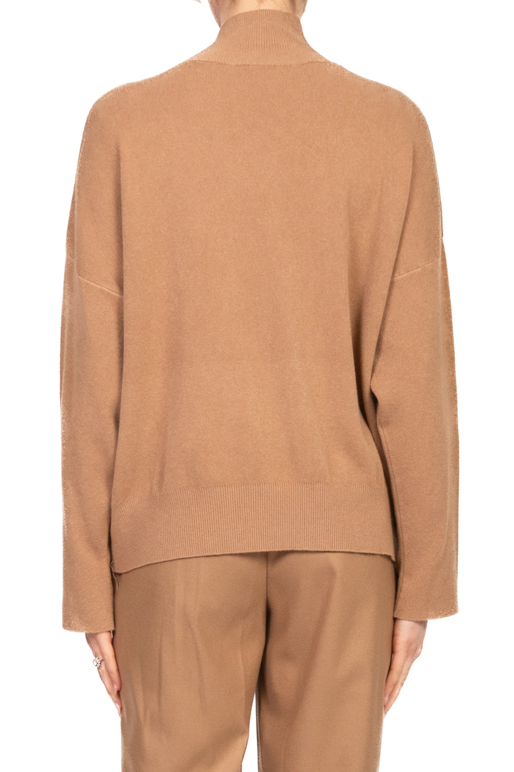 Vicolo - Maglia collo alto con spilla perla Art. 22227F