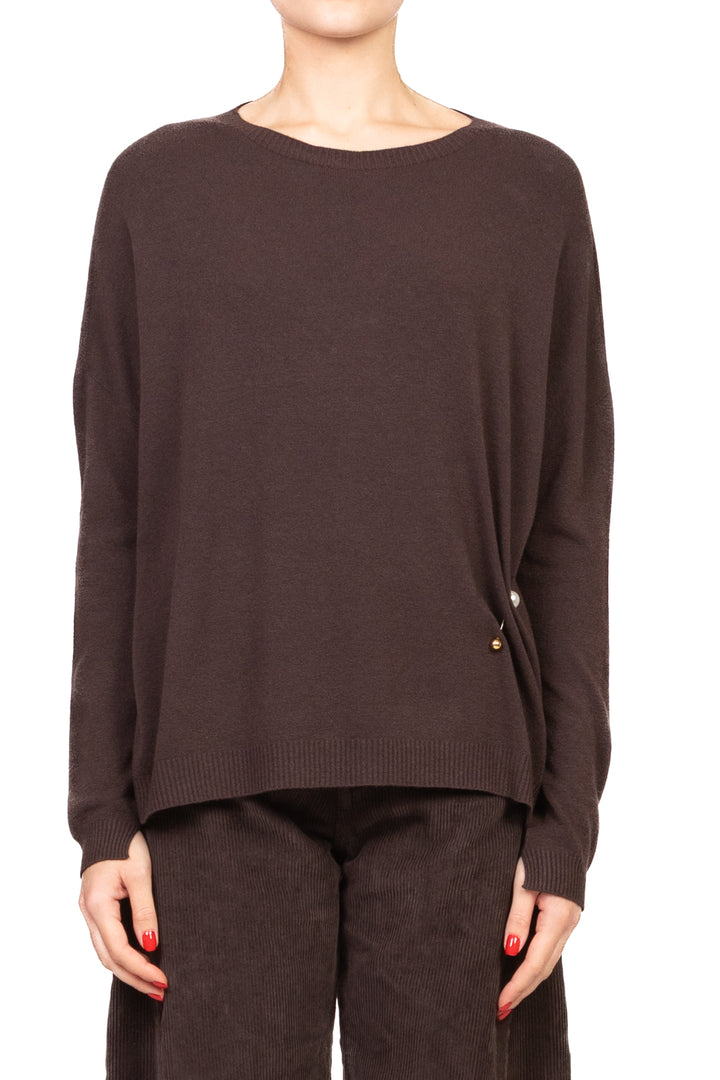 Vicolo - Maglia scollo a barca con spilla perla Art. 22228F