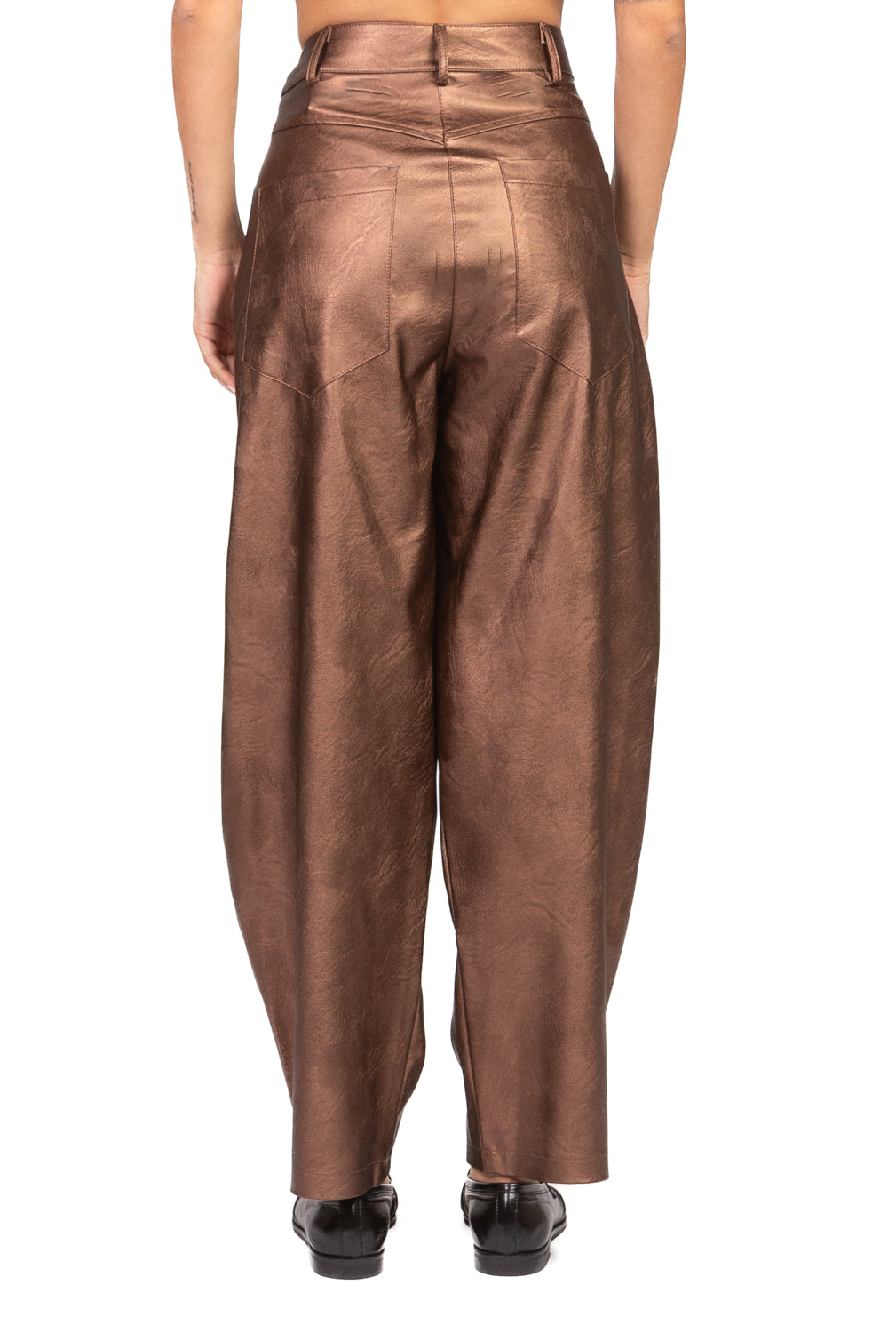 Tensione In - Pantalone barrel ecopelle laminato Art. 26P1721