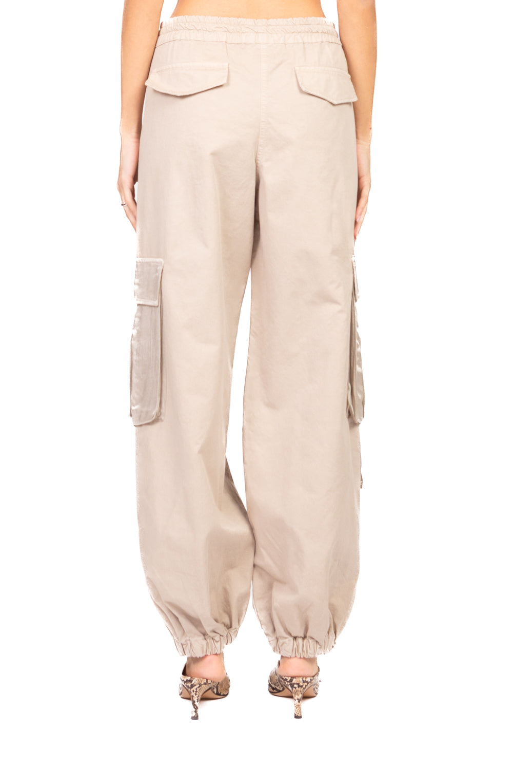 Tensione In - Pantalone cargo con tasconi in satin Art. S26P520