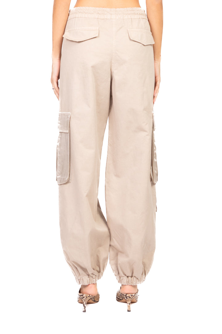 Tensione In - Pantalone cargo con tasconi in satin Art. S26P520