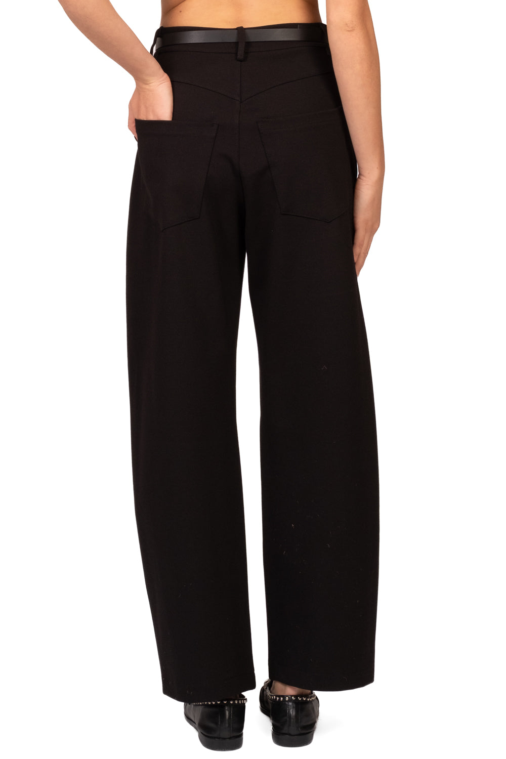 Tensione in - Pantalone barrel punto milano con cintura Art. W26P649