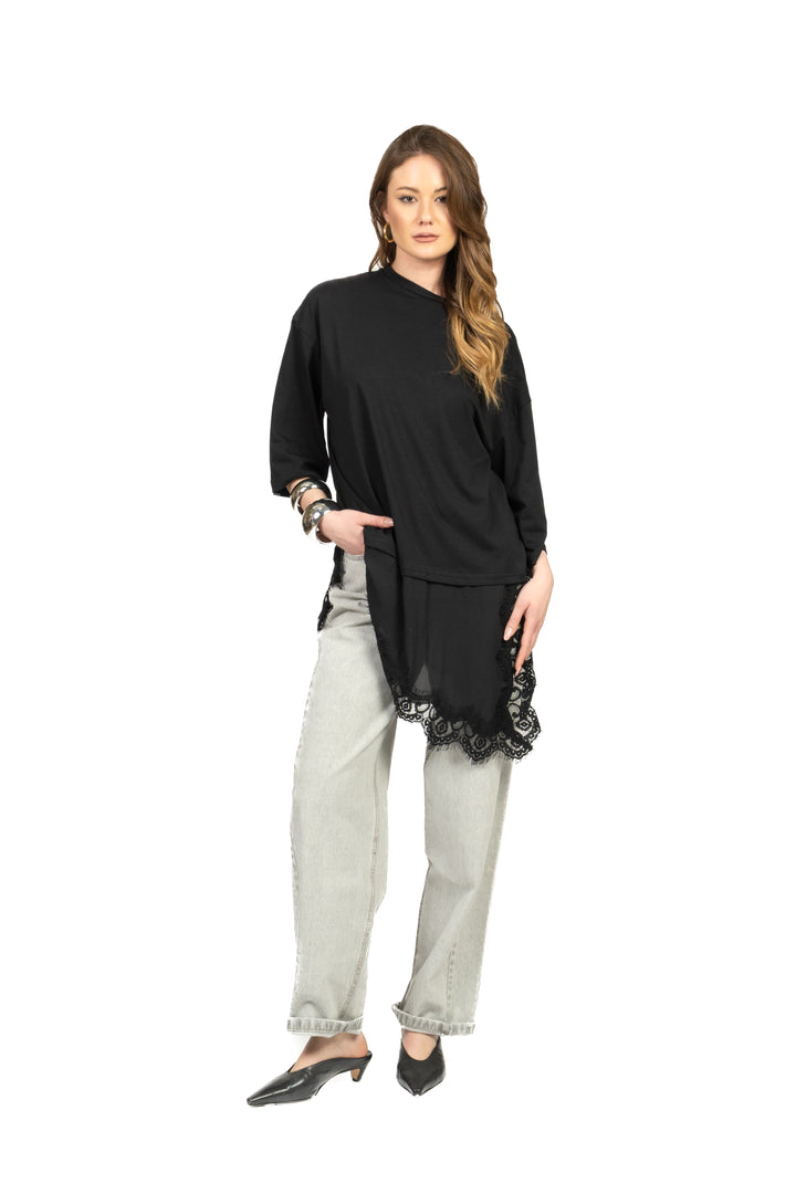 Tensione In - T-shirt asimmetrica con pizzo Art. S26M975