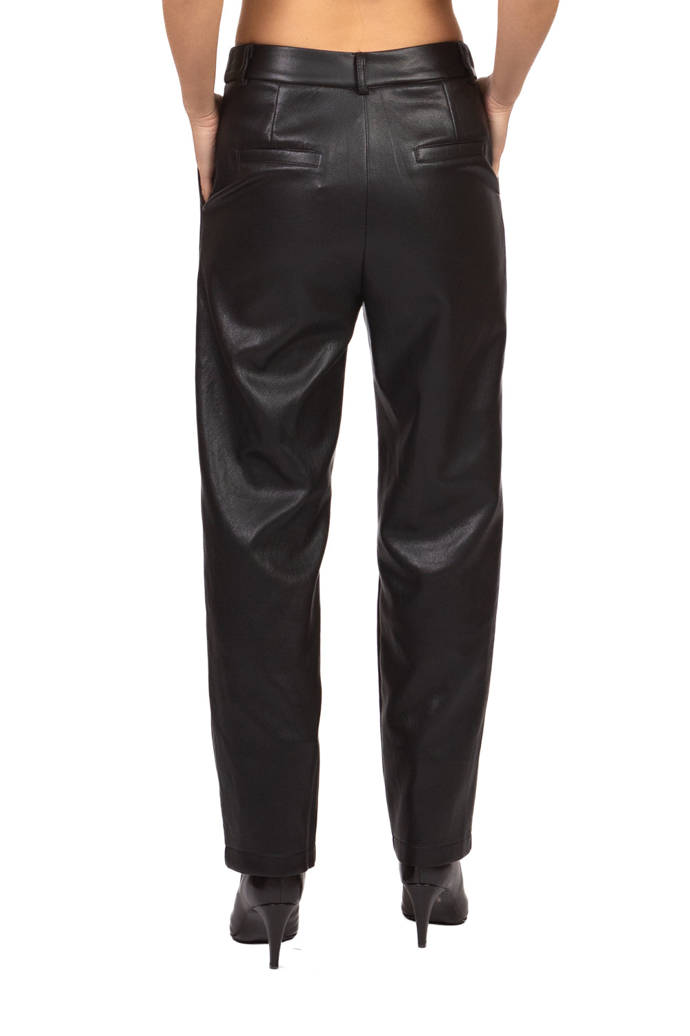 Tensione In - Pantalone ecopelle chiusura asimmetrica Art. 27P6765