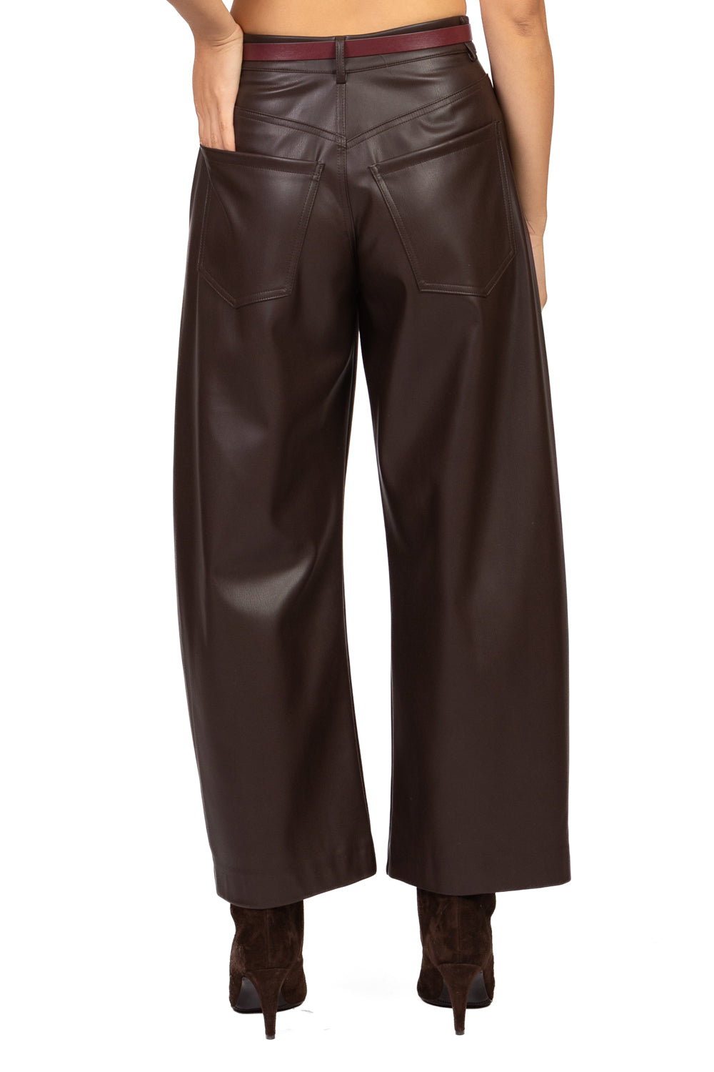 Tensione In - Pantalone ecopelle barrel con cintura Art. W26PA54