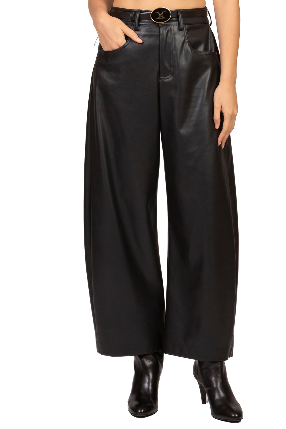 Tensione In - Pantalone ecopelle barrel con cintura Art. W26PA54