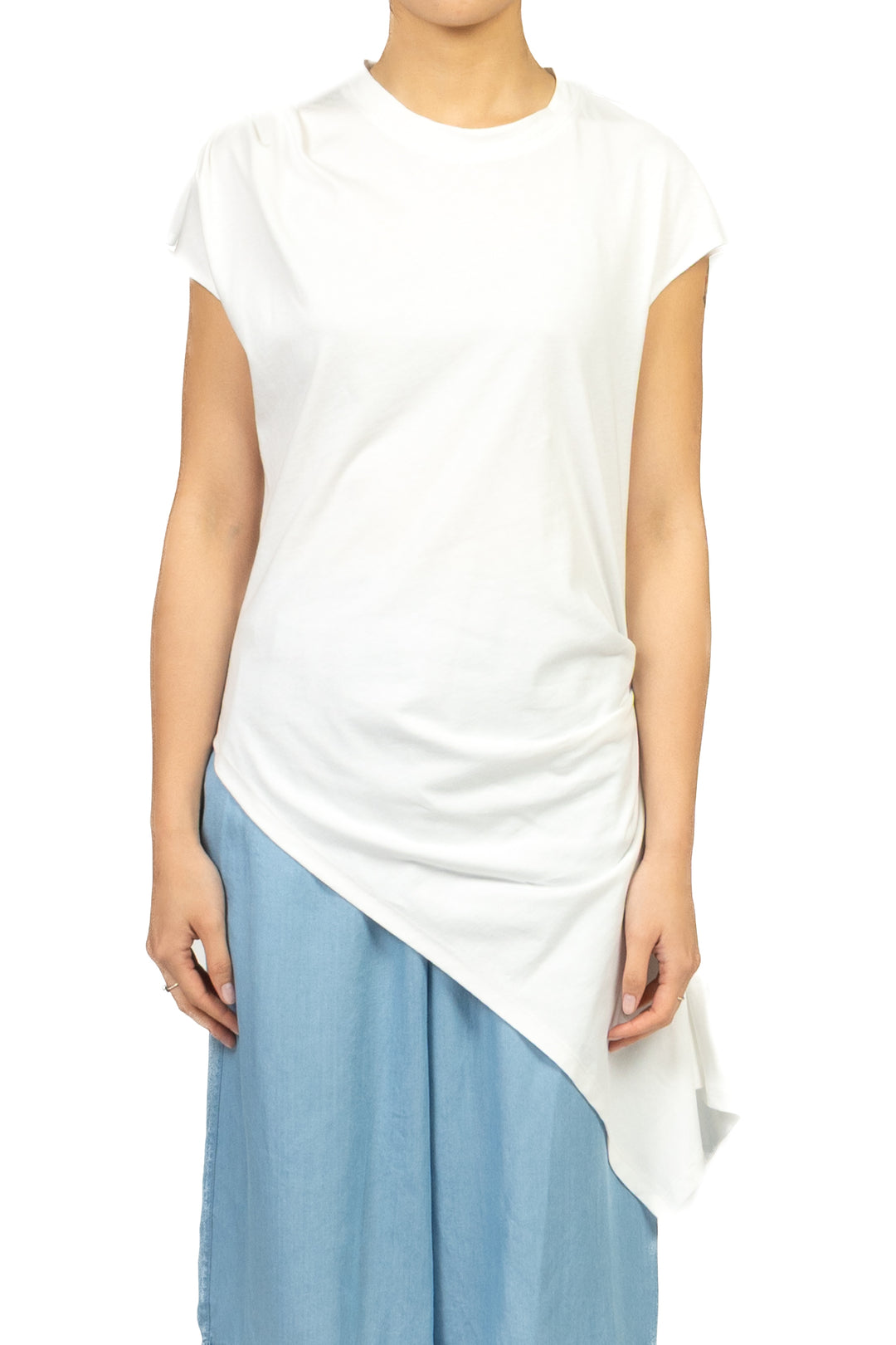 Tensione In - T-Shirt asimmetrica con drappeggio Art. PE260199