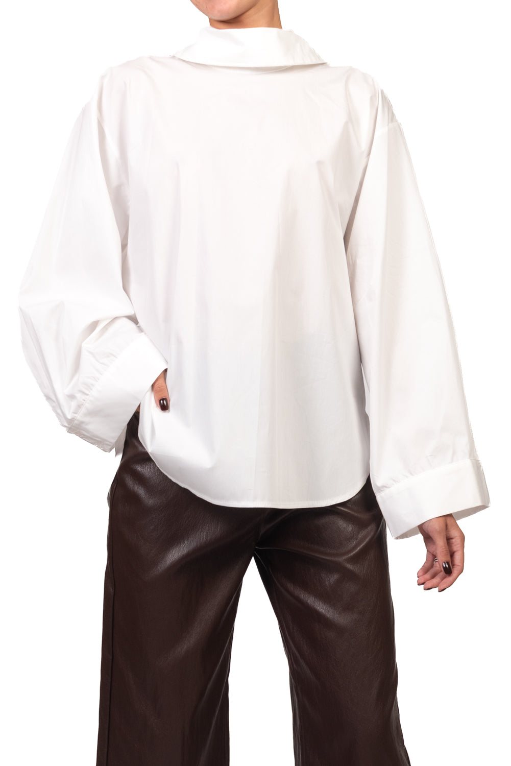 Tensione In - Camicia con abbottonatura posteriore Art. W26C838