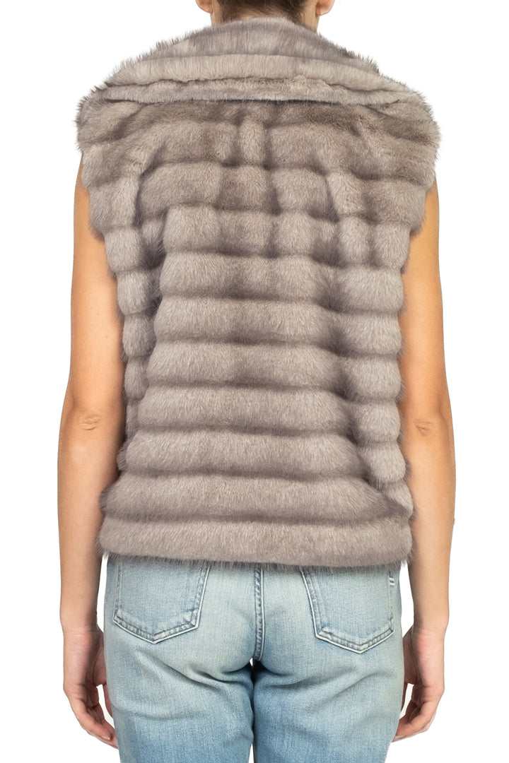 Tensione In - Gilet pelliccia con spilla Art. W25J533