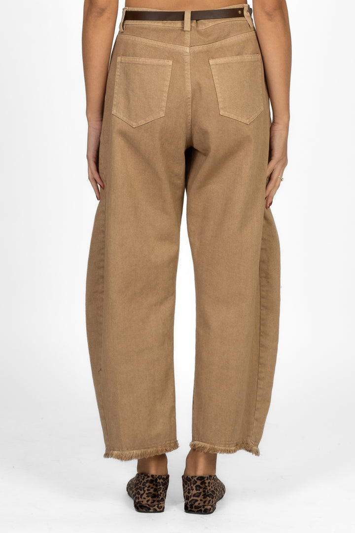 Tensione In - Pantalone barrel sfrangiato con cintura Art. W25P371