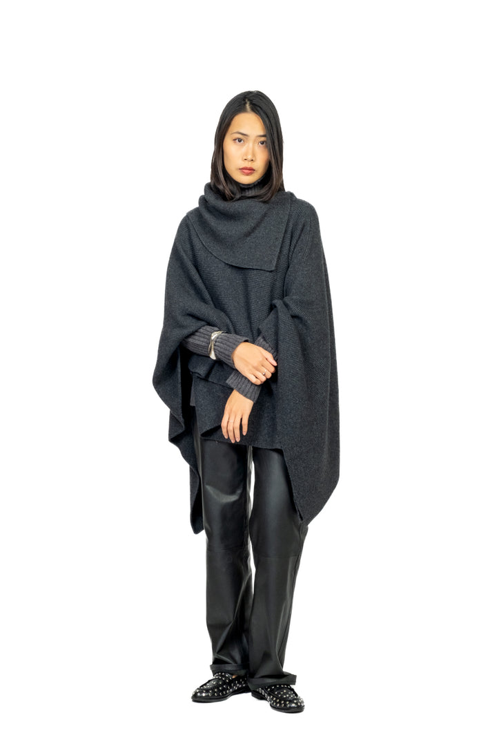 Vicolo - Mantella in maglia asimmetrica Art. 77348F