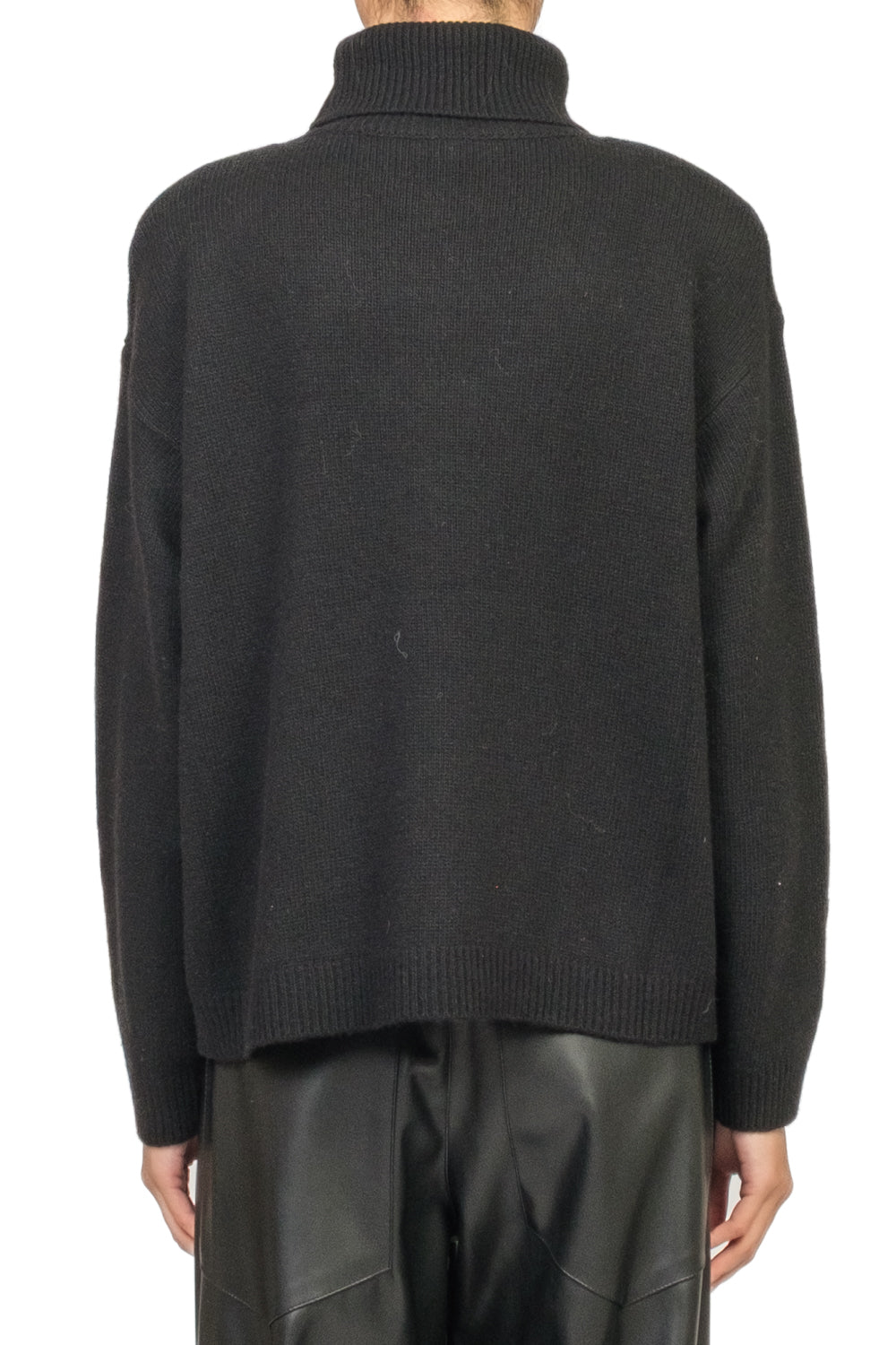 Tensione In - Maglia collo alto con spalline Art. D82075