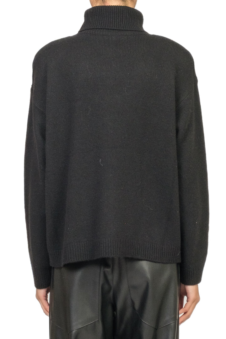 Tensione In - Maglia collo alto con spalline Art. D82075