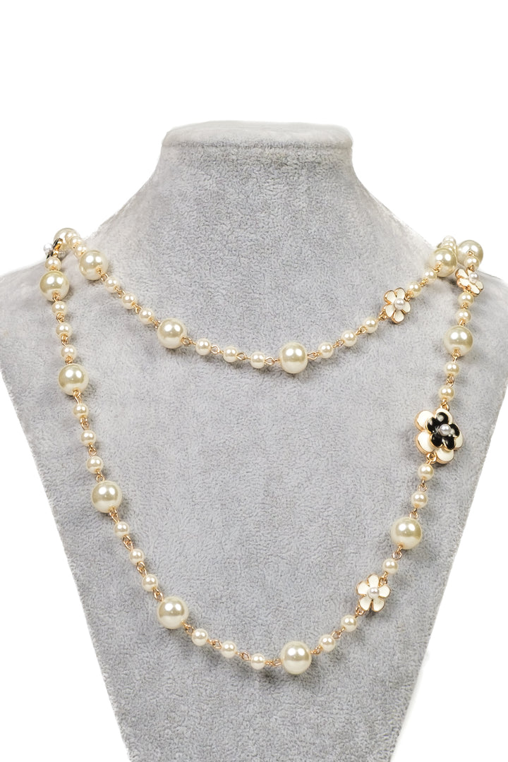 Upper - Collana lunga con perle e fiori